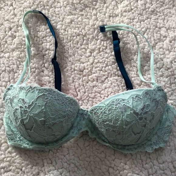 victoria secret smallest bra size